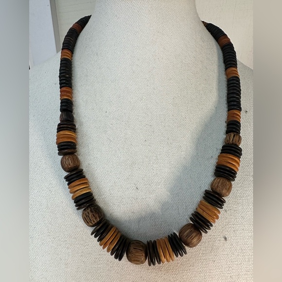 Three neutral safari vibe natural elements necklaces - Picture 4 of 10